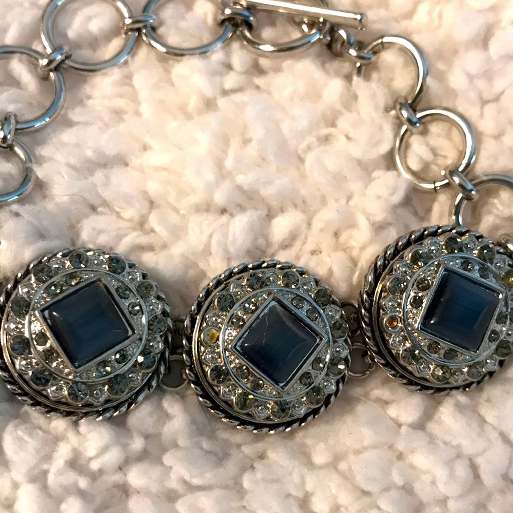 💥💥Silver Toggle clasp bracelet with decorative accents 3 beautiful Grey Snaps - Picture 5 of 6